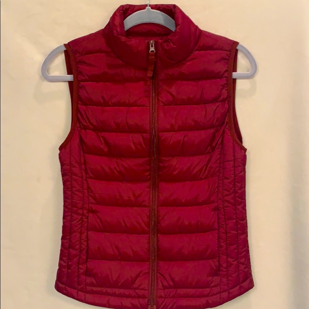 Burgundy ultralight packable puffer vest-Medium